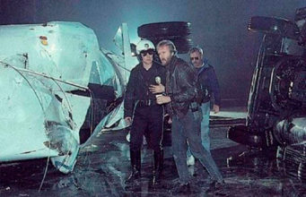 James Cameron palaa Terminator-elokuvasaagan pariin James Cameron ohjaa T-1000-tuhonkonetta näyttelevää Robert Patrickia.