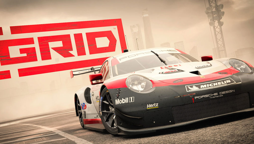 grid-arvostelu-ps4 Grid-logo sekä Porsche GT-auto.