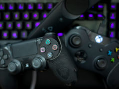 Testasimme Suunto 7:n avulla kuinka sykkeet paukkuvat kauhua, battle royalea ja VR-kilpa-ajoa pelatessa – vastaako pelaaminen jopa liikuntaa? DualShock 4, Xbox One -ohjain, HTC Viven ohjain ja tietokoneen näppäimistö läjässä.