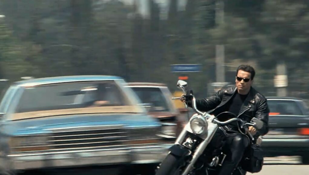 Terminator kaahaa moottoripyörällä.