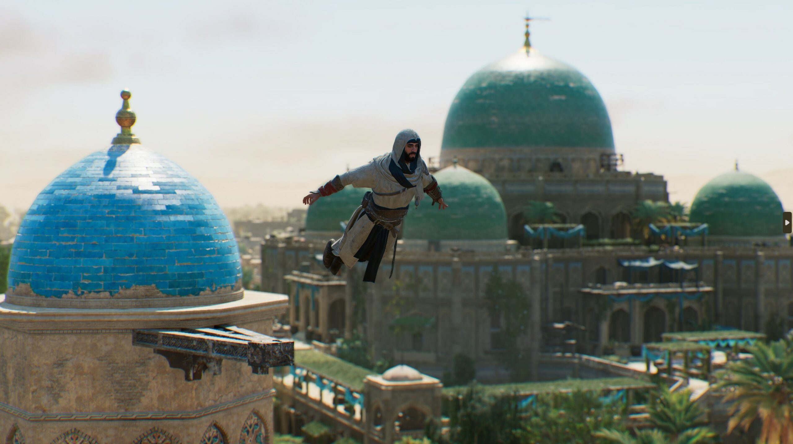 Basim hyppää talon katolta.