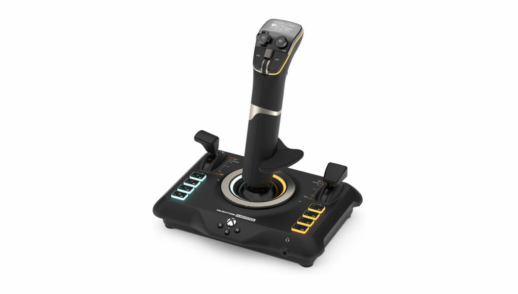 Joystick koko komeudessaan.