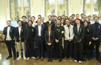 Ranska risti Clair Obscur: Expedition 33 -kehittäjät ritareiksi