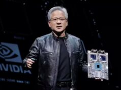 Nvidian toimitusjohtaja suivaantui DLSS 5 -meemeistä: ”Ihmiset ovat täysin väärässä!” Nvidian toimitusjohtaja Jensen Huang nahkatakissa esittelemässä uutta grafiikkaprosessoria tai palvelinmoduulia lavalla.