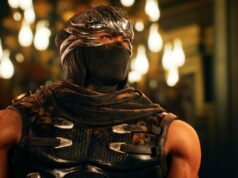 Ninja Gaiden Sigma 2 Plus -pelin mahdoton trophy on saatu vihdoin avattua Lähikuva Ryu Hayabusa -hahmosta Ninja Gaiden -pelisarjasta. Hahmolla on yllään musta ninjapuku, kasvojen alaosa on peitetty kankaalla ja päässä on koristeellinen hopeinen otsasuojus. Taustalla näkyy sumeita, lämpimän keltaisia valonlähteitä, jotka luovat hämärän salin tunnelman.