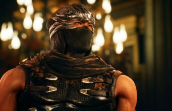 Ninja Gaiden Sigma 2 Plus -pelin mahdoton trophy on saatu vihdoin avattua Lähikuva Ryu Hayabusa -hahmosta Ninja Gaiden -pelisarjasta. Hahmolla on yllään musta ninjapuku, kasvojen alaosa on peitetty kankaalla ja päässä on koristeellinen hopeinen otsasuojus. Taustalla näkyy sumeita, lämpimän keltaisia valonlähteitä, jotka luovat hämärän salin tunnelman.