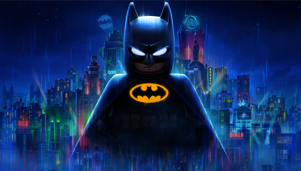 Lego Batman -hahmo seisoo etualalla yönpimeässä ja sateisessa Gotham Cityssä. Batmanin silmät loistavat valkoisina ja hänen rinnassaan on perinteinen keltainen lepakko-logo. Taustalla näkyy yksityiskohtainen ja värikäs, neonvaloin valaistu kaupunkisiluetti, jossa erottuvat muun muassa pilvenpiirtäjät Wayne-logolla ja GCPD-tekstillä varustettuina sekä taivaalle heijastettu lepakko-signaali.