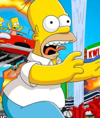 GTA-tyylinen Simpsonit-peli saamassa remasteroinnin moderneille konsoleille? Vauhdikas ja kaaottinen piirroskuva Simpsonit-televisiosarjan hahmoista keskellä katastrofia Springfieldin kadulla. Etualalla keskellä on Homer Simpson sivukuvassa juoksemassa paniikissa kädet ojennettuina, silmät suuriSingle ja suu auki pelosta. Hänen takanaan oikealla näkyy Kwik-E-Mart-kauppa, jonka edustalla sininen auto on törmännyt punaiseen palopostiin, josta suihkuaa vettä ilmaan. Kaupan omistaja Apu katsoo autoa kauhistuneena ikkunasta, ja kaupan katolla liekehtii. Vasemmalla taustalla Bart ja Lisa Simpson ajavat ilmassa punaisella avoautolla, joka lentää suuren, liekehtivän tulirenkaan läpi. Heidän alapuolellaan näkyvät Marge Simpson vauva-Maggie sylissään, Moen kapakka (Moe's) sekä poliisiauto, jonka katolla vilkkuvat punaiset ja siniset valot. Kaukaisuudessa vasemmalla näkyy Springfieldin kaupungintalo sekä perustajapatsas, jolta on irronnut pää.