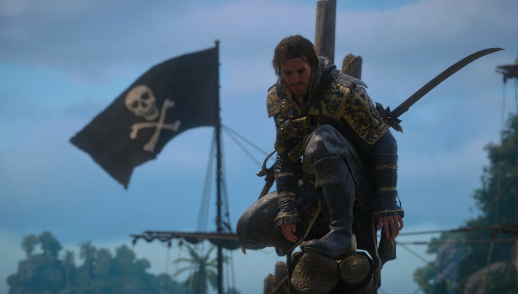 assassins-creed-black-flag-resynced-kenway-mastossa Merirosvotyylinen hahmo kyykkii puupylvään päällä, taustalla näkyy musta pääkallolippu.