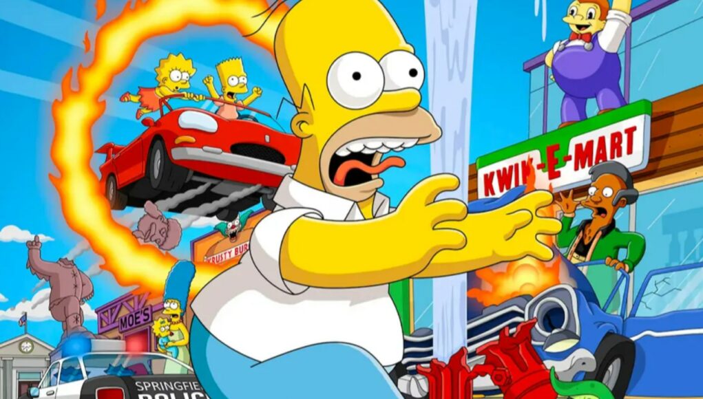 Homer Simpson juoksee paniikissa ja silmät pyöreinä Kwik-E-Mart-myymälän edessä kaoottisessa tilanteessa, jossa taustalla auto lentää liekehtivän renkaan läpi ja ympärillä näkyy muun muassa poliisiauto sekä kolaroinut ajoneuvo.