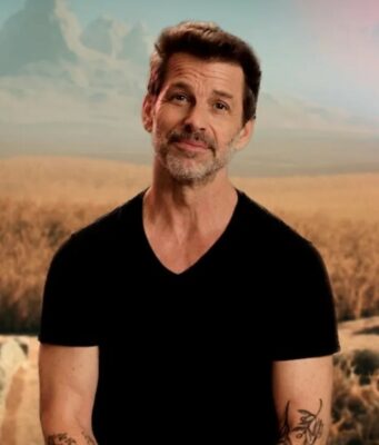 Huhut yhdistävät ohjaaja Zack Snyderin yllättäen Marvel Cinematic Universeen (MCU) Elokuvantekijä Zack Snyder seisoo ulkona maisemassa, jossa taustalla näkyvät vuoret ja pelto.