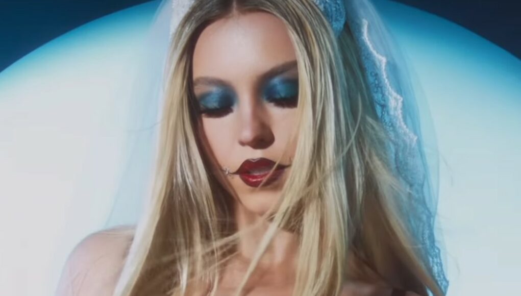 sydney-sweeney-joulukalsarit