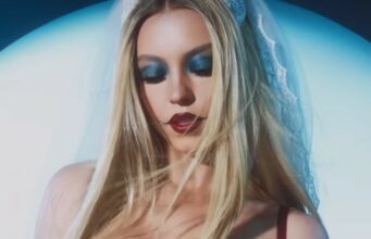 Sydney Sweeney yllättää uudella NSFW-kampanjallaan – tutut elokuvaklassikot saavat uuden ilmeen